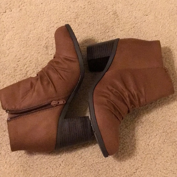 NWOT Cognac Arizona booties sz 8M - Picture 4 of 6